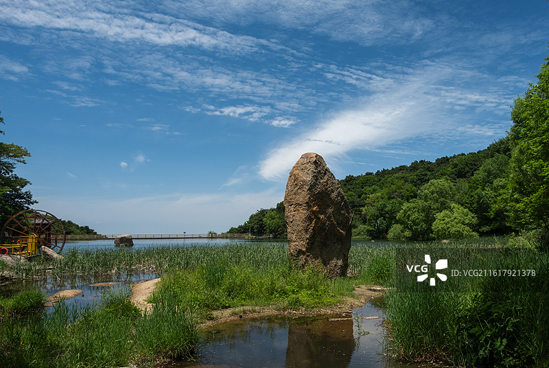 淄博鲁山国家森林公园里松云湖域景观图片素材