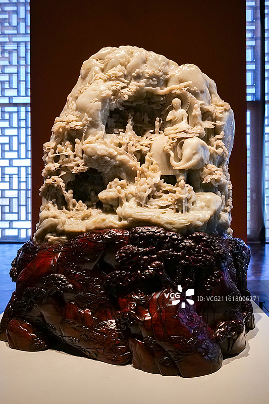 玉雕·白玉山子《大千佛国图》 江苏产 中国工艺美术馆（中国非物质文化遗产馆）“中国工艺美术基本陈列”图片素材