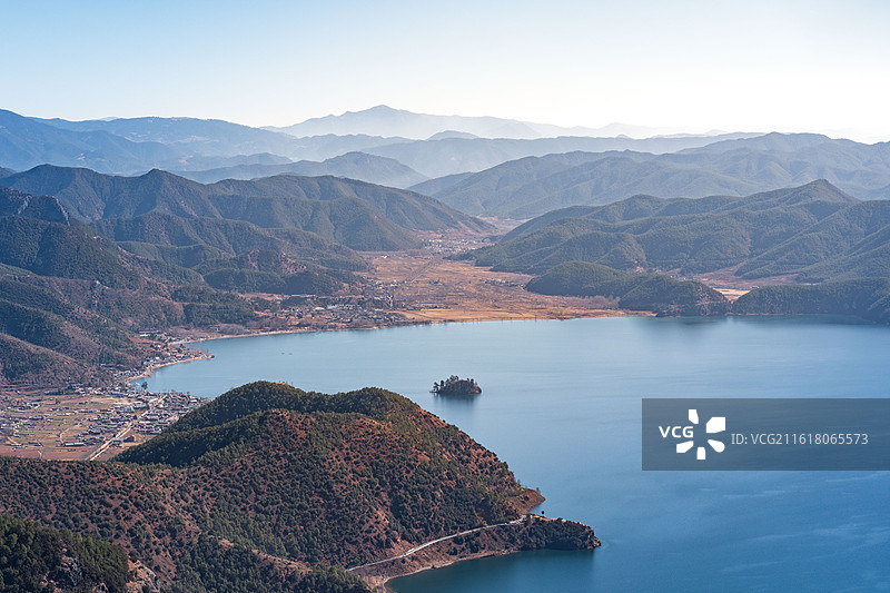 格姆女神峰眺望泸沽湖风光图片素材