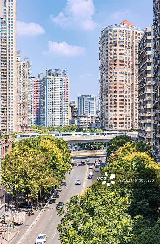 武汉京汉大道高架路地铁列车图片素材