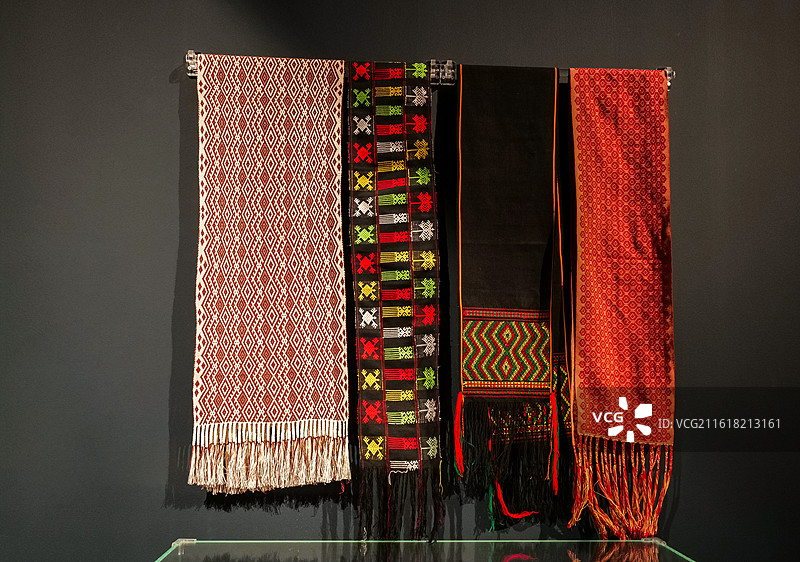 黎锦围巾 中国工艺美术馆（中国非物质文化遗产馆）“气象万千·中国非遗保护实践主题展”图片素材