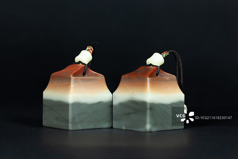 寿山五彩芙蓉石牛鼻钮对章图片素材