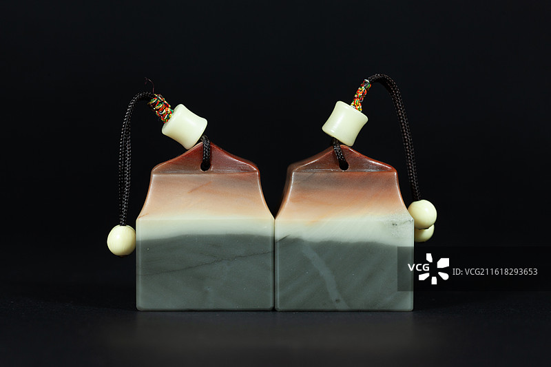 寿山五彩芙蓉石牛鼻钮对章图片素材