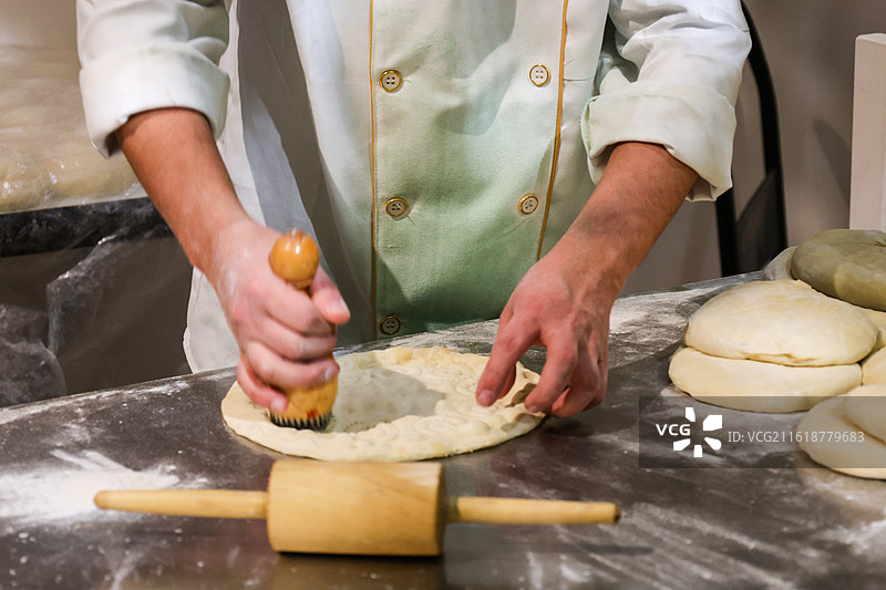 新疆师傅馕坑烤馕非遗技艺展示万方乐奏有于阗——新疆和田地区非物质文化遗产展图片素材