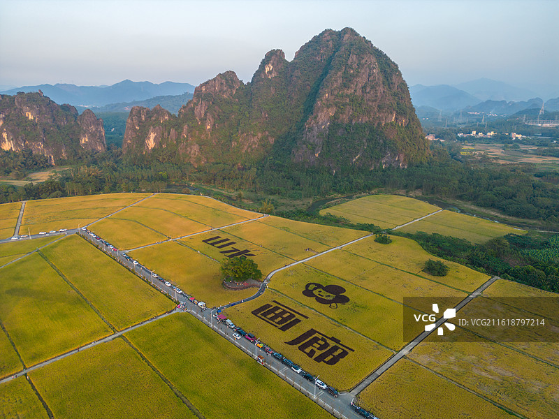 春北十里画廊稻田秋色（山水画廊），广东省阳江市阳春市春湾镇图片素材