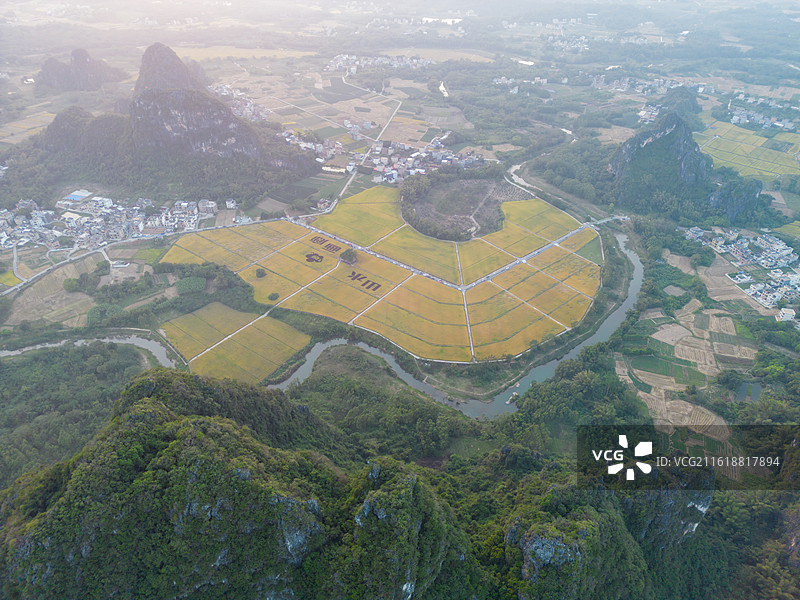 春北十里画廊稻田秋色（山水画廊），广东省阳江市阳春市春湾镇图片素材