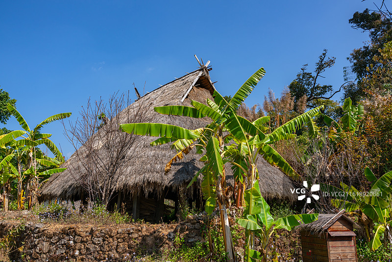 沧源翁丁古寨原始部落茅草房特写图片素材