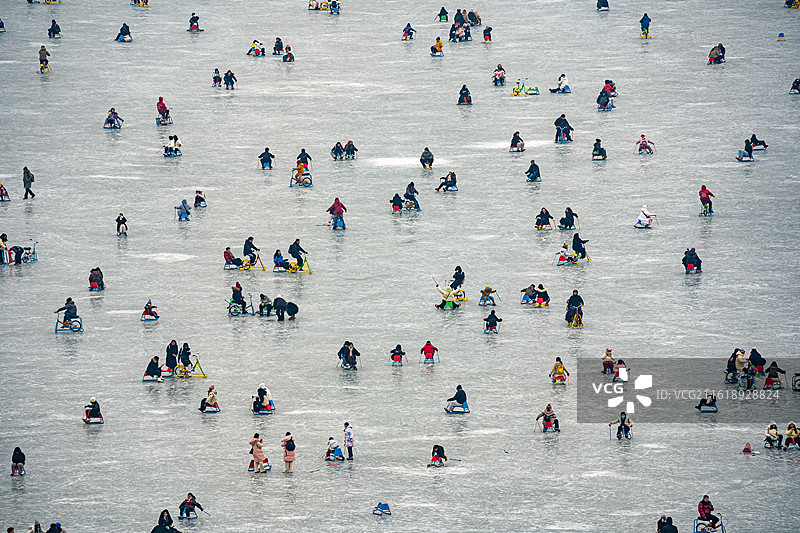 北京最大冰场的欢乐时光图片素材