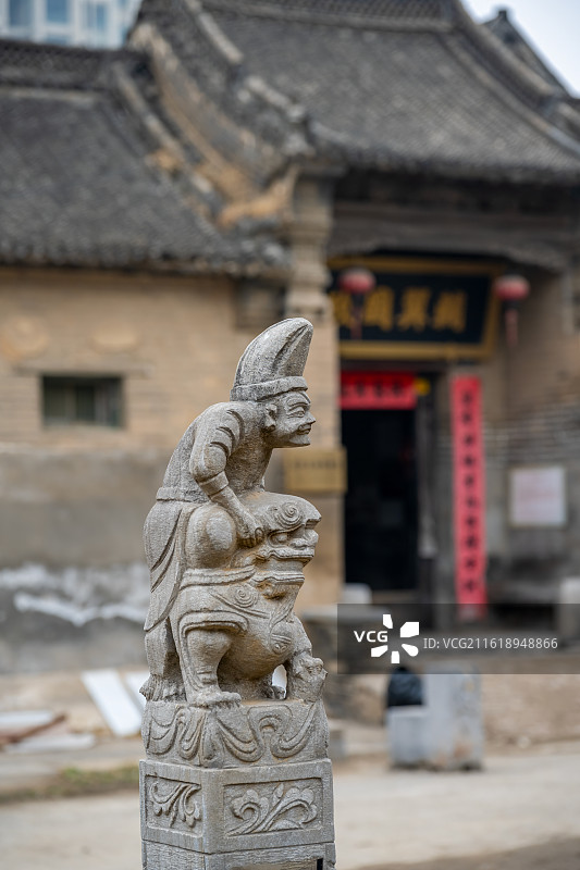 中国河南省郑州市任家老宅前的拴马桩图片素材