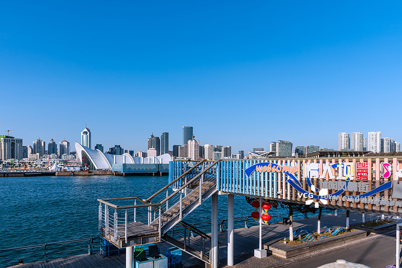 中国山东青岛奥帆广场情人坝风景图片素材