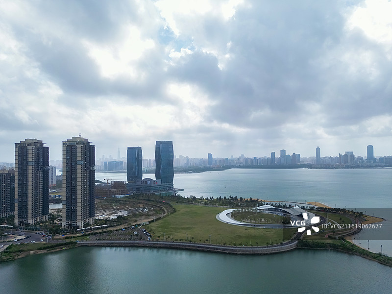 海口湾天空之山风光，中国海南省海口市图片素材