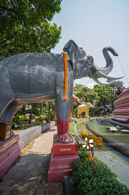 泰国三头象神博物馆Erawan Museum,大型大象雕塑园景图片素材