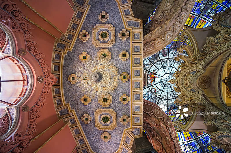 泰国三头象神博物馆Erawan Museum,教堂穹顶彩绘玻璃与装饰图片素材