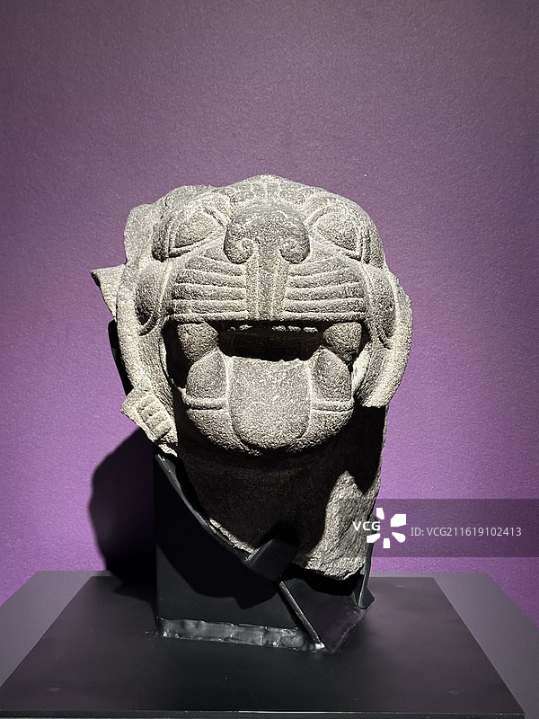 亚述石雕狮头图片素材