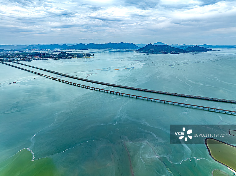 山海辽阔 沈海高速公路宁德滨海特大桥 温福铁路宁德特大桥 宁德车里湾 三都澳铁基湾 中国基建海上巨龙图片素材