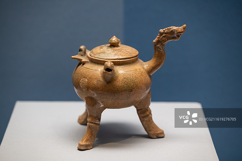 国家博物馆 唐 青黄釉龙柄鸡首盉 1983年湖南望城县蓝岸嘴出土图片素材