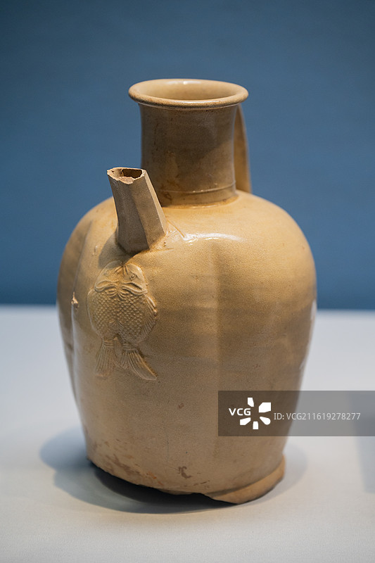 国家博物馆 唐 青釉塑贴双鱼纹执壶 1978年湖南长沙铜官蓝岸咀出土图片素材