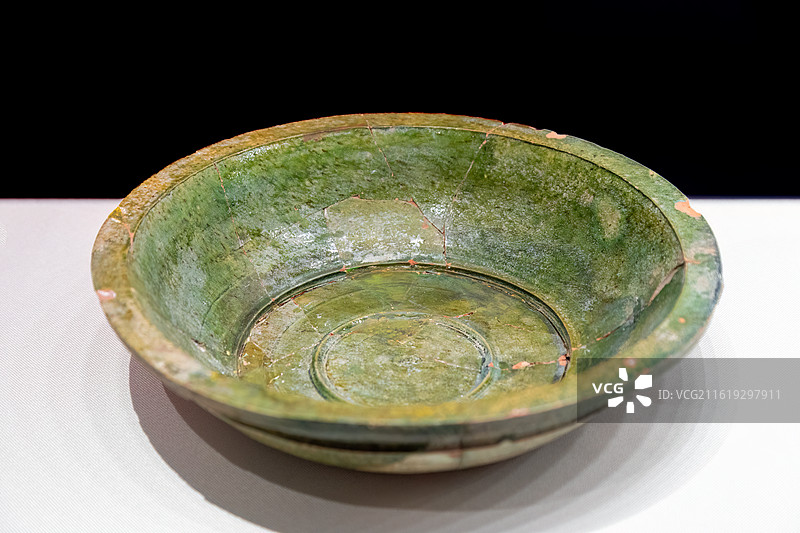 广灵县文旅局藏东汉釉陶盆图片素材