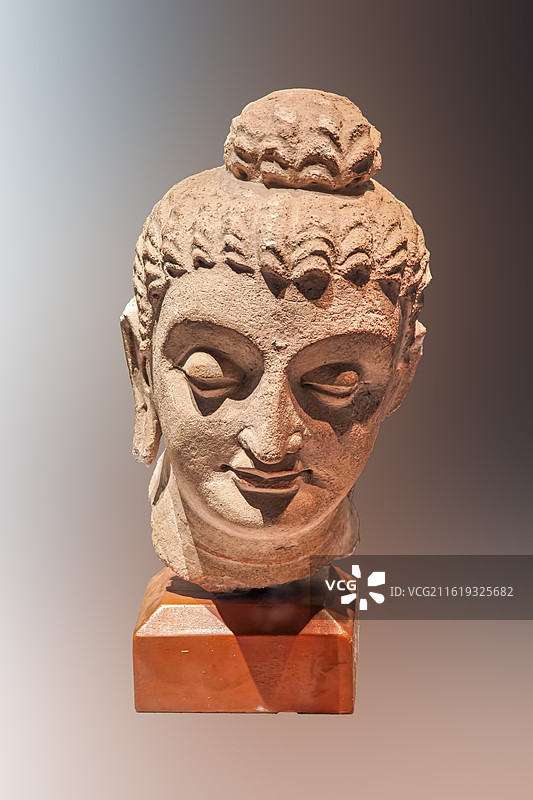 灰泥佛首造像，公元3-4世纪，塔克西拉遗址群卡拉万遗址出土，巴基斯坦伊斯兰堡博物馆藏图片素材
