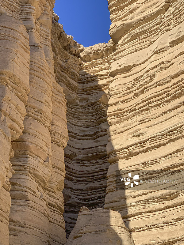 新疆哈密大海道景区通天洞图片素材