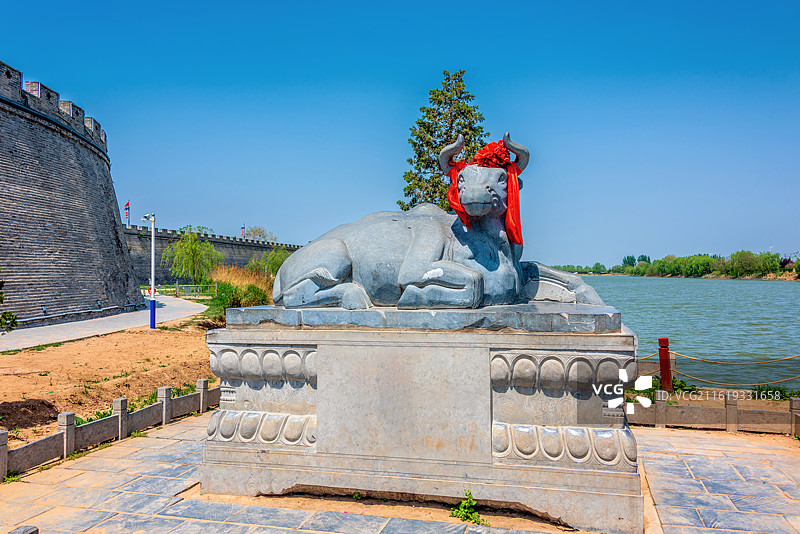 中国河北邯郸永年区广府古城卧牛传说雕塑图片素材