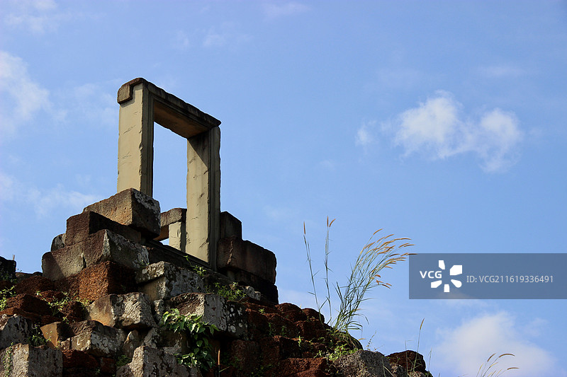 柬埔寨吴哥古迹之巴方寺石门框遗迹图片素材
