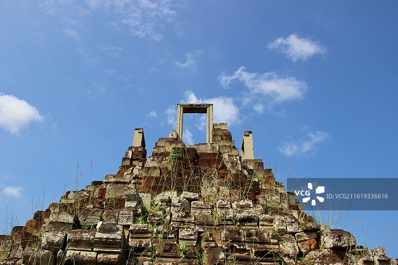 柬埔寨吴哥古迹之巴方寺石门框遗迹图片素材