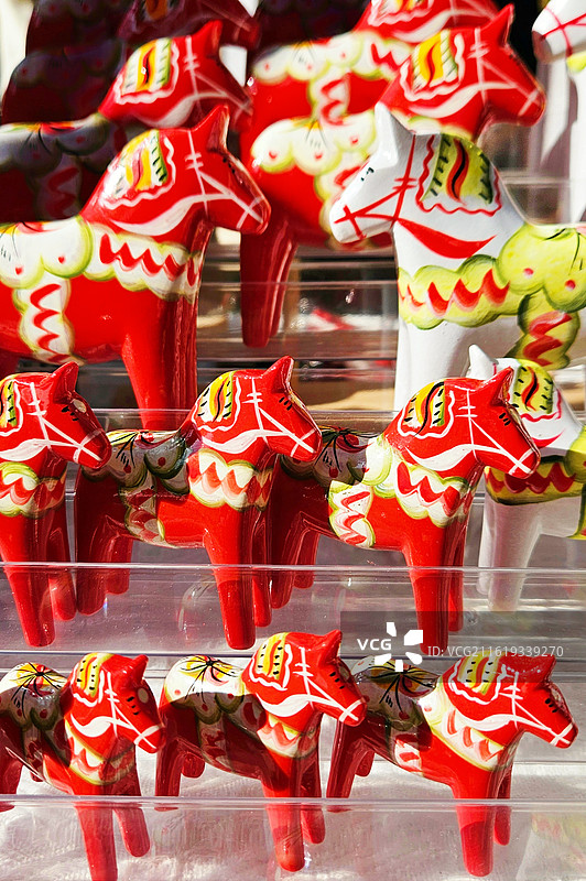 红色、白色的达拉木马图片素材