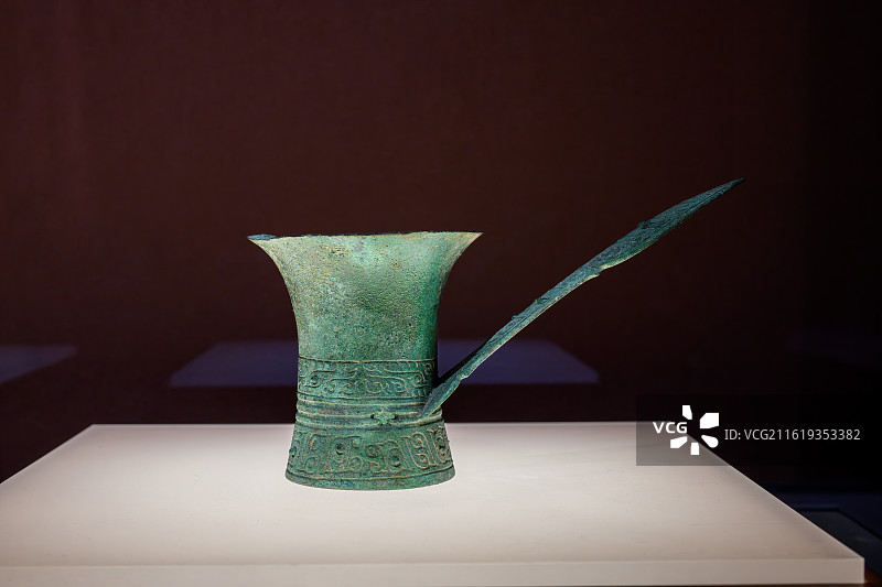 云雷纹青铜瓒，商代，江西新干大洋洲商墓（又称新干大墓）出土，江西省博物馆藏图片素材