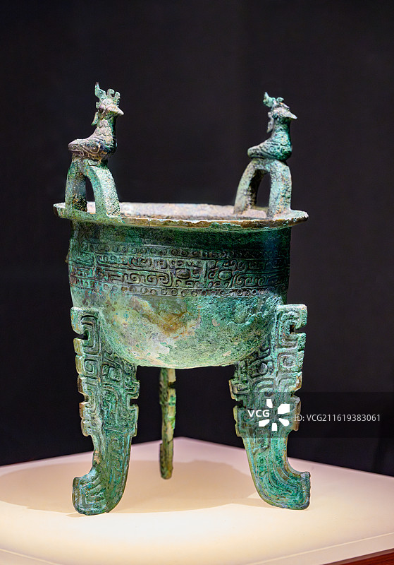 鸟耳夔形扁足青铜鼎，商代，江西新干大洋洲商墓（又称新干大墓）出土，江西省博物馆藏图片素材