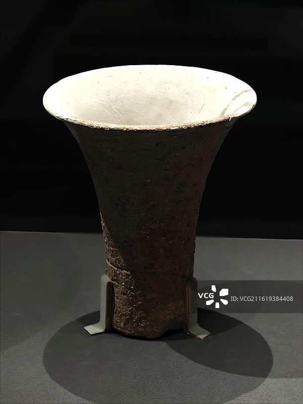 陶觚 商代 1986年四川广汉三星堆遗址出土四川省文物考古研究院藏 中国国家博物馆展览图片素材