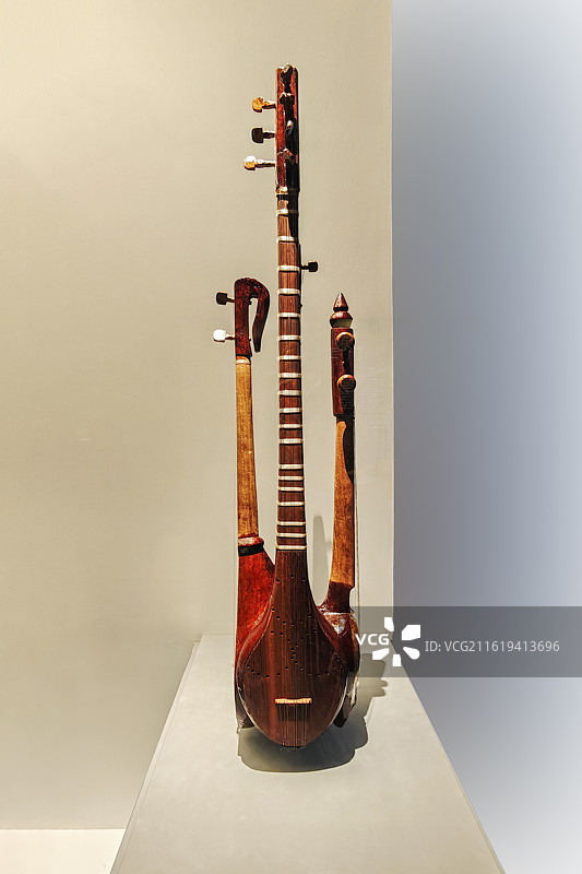 乐器套组“乔尔朱尔”，公元20世纪，奥塔琼-瓦霍博夫制作，哈吉克斯坦国家博物馆藏图片素材