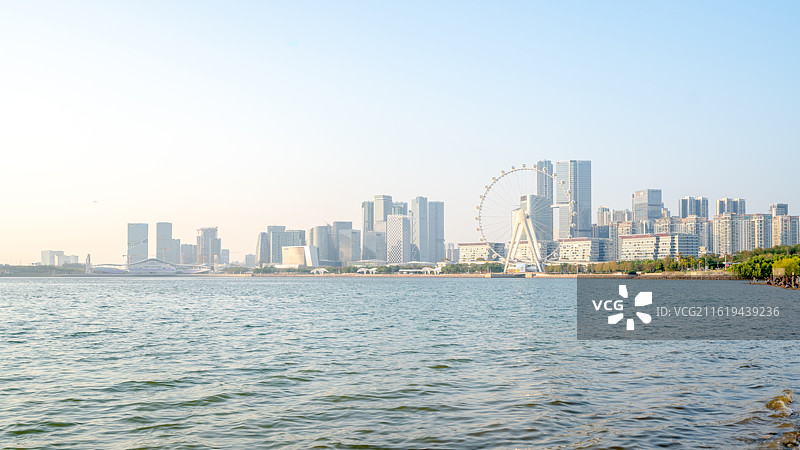 深圳宝安区欢乐港湾摩天轮城市风光图片素材