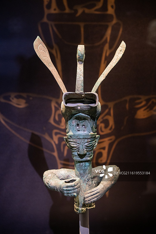 国家博物馆 三星堆-金沙遗址古蜀文明展 商 青铜兽首冠人像 1986年三星堆遗址二号祭祀坑出土图片素材