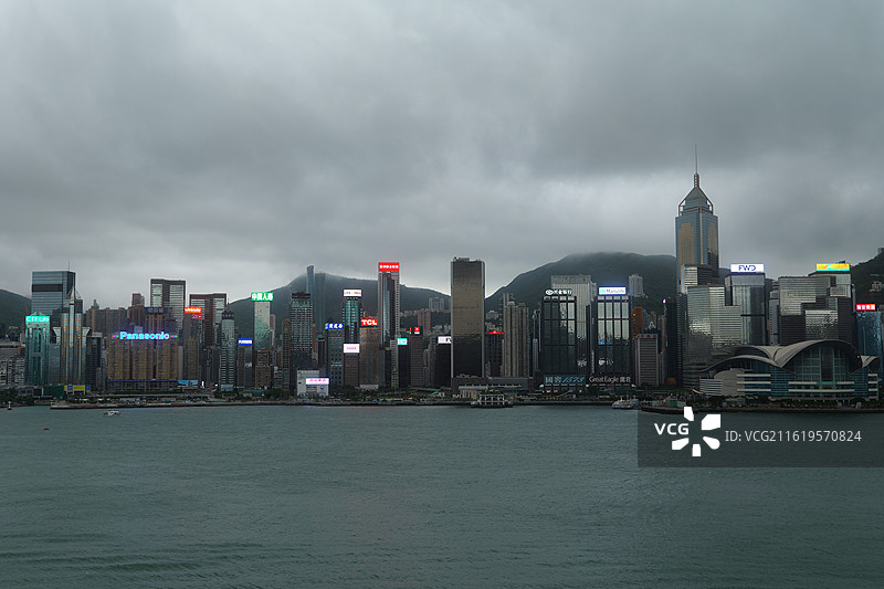 阴天的维多利亚港图片素材