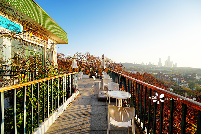 青岛小鱼山网红露台秋日观景视角图片素材