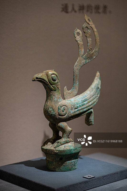 国家博物馆 三星堆-金沙遗址古蜀文明展 商 青铜鸟 1986年三星堆遗址二号祭祀坑出土图片素材