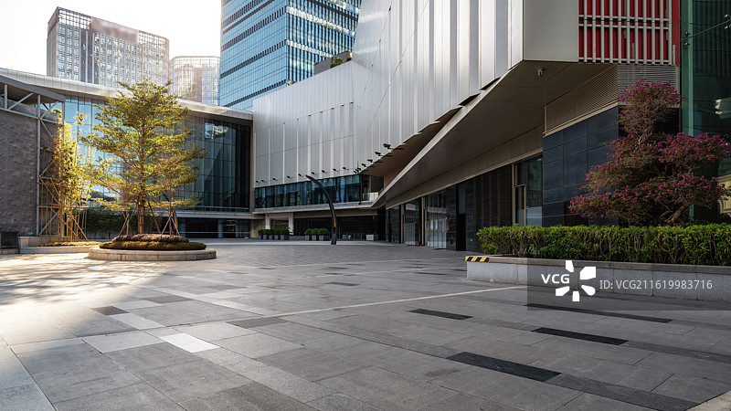 厦门海岸线城市商业区的现代摩天大楼图片素材