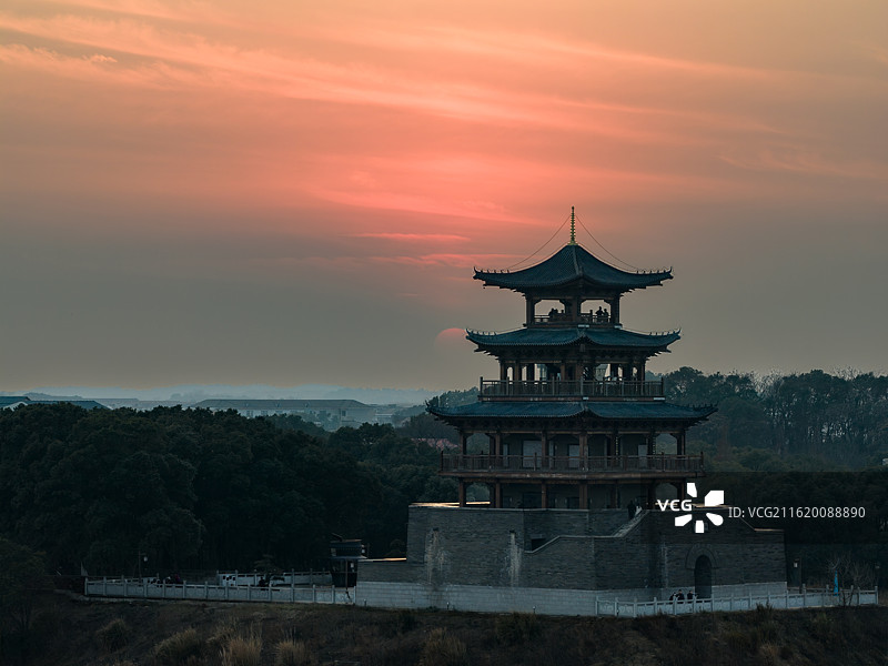 江西九江永修吴城候鸟小镇望湖亭日落景观图片素材