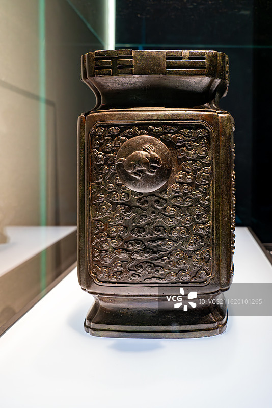 星斗纹天一山人铜丹壶_清_圣路易斯艺术博物馆_上海博物馆_融古烁新_宋元明清铜器的复古与创新展图片素材