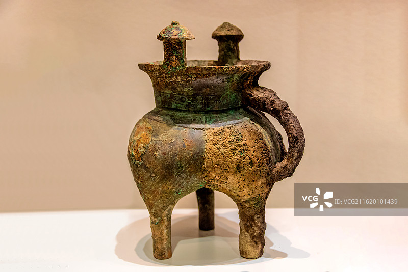 中国河南安阳殷墟博物馆馆藏商代父戊铜斝图片素材