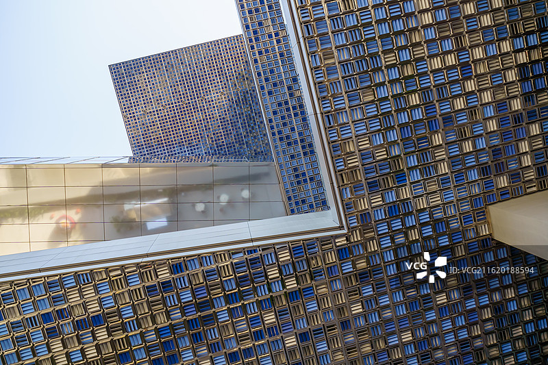 广州阿里巴巴华南运营中心大厦的楼底图片素材