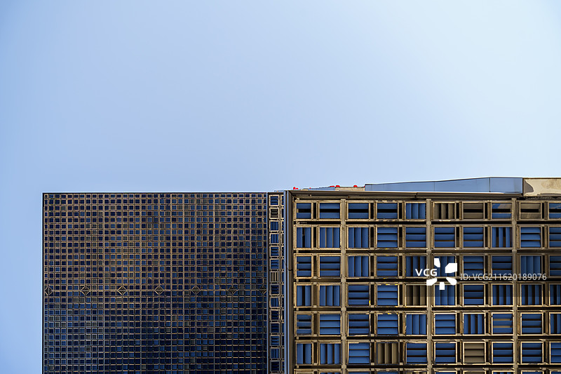 广州阿里巴巴华南运营中心大厦的楼底图片素材