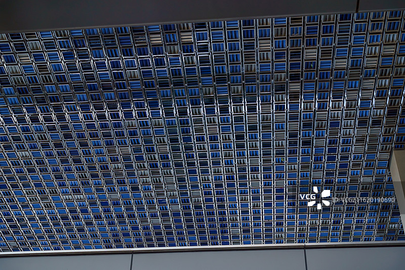 广州阿里巴巴华南运营中心大厦的楼底图片素材