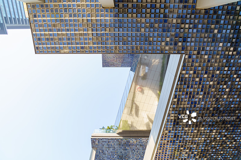 广州阿里巴巴华南运营中心大厦的楼底图片素材