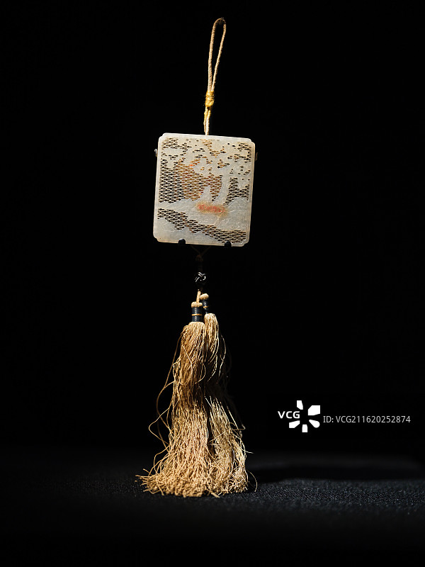 故宫_乾隆款白玉山水人物图香囊_清乾隆图片素材