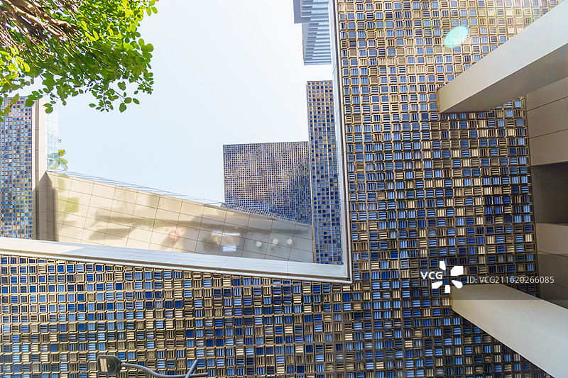 广州阿里巴巴华南运营中心大厦的楼底图片素材