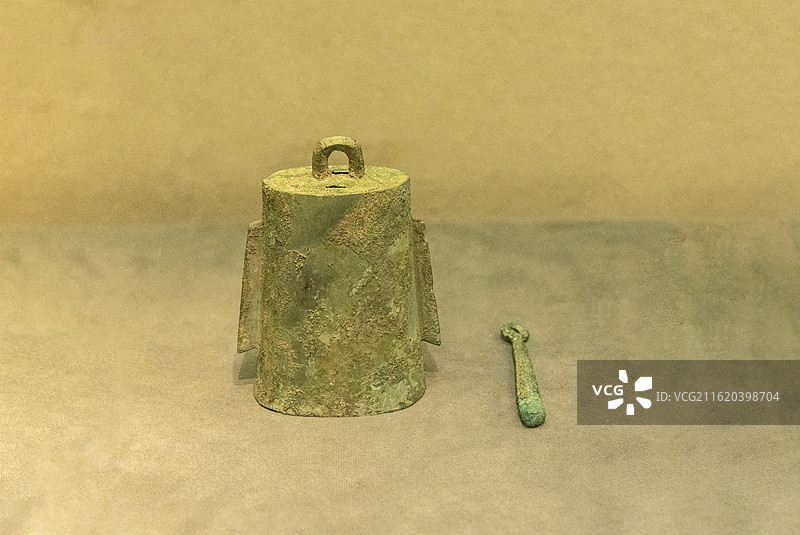 青铜铃（商，1986年四川广汉三星堆遗址二号祭祀坑出土，三星堆博物馆藏）图片素材