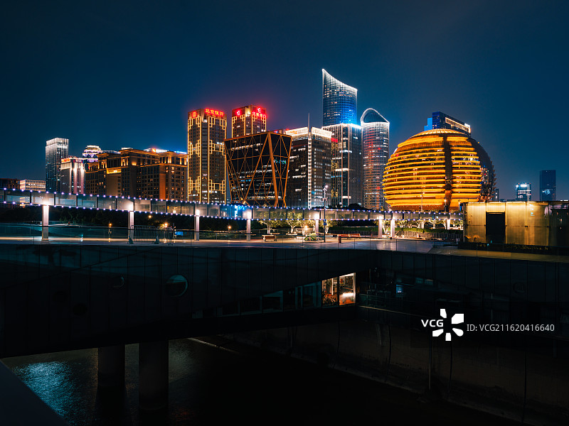 杭州钱江新城现代建筑群夜景璀璨灯光图片素材