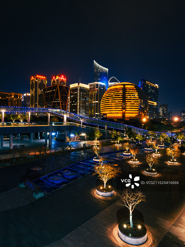 杭州钱江新城现代建筑群夜景璀璨灯光图片素材